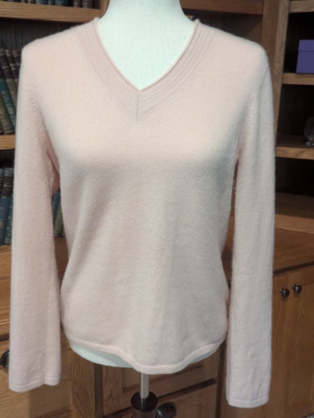 Jones New York Collection 100% Cashmere Blush Pink V-Neck Sweater (M)